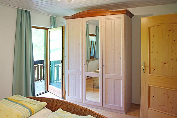 Schlafzimmer mit Doppelbett