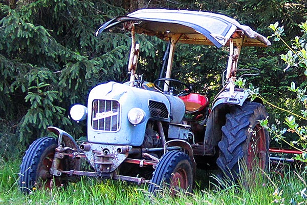 Ein alter Traktor